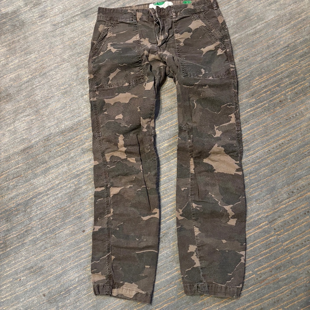 Anthropologie camo utility pants The Wanderer